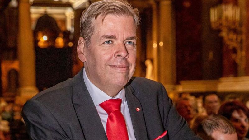 Elhunyt Schmuck Andor, a 54 éves politikai figura, aki fiatal korában Trabantjával indult Egerbe.