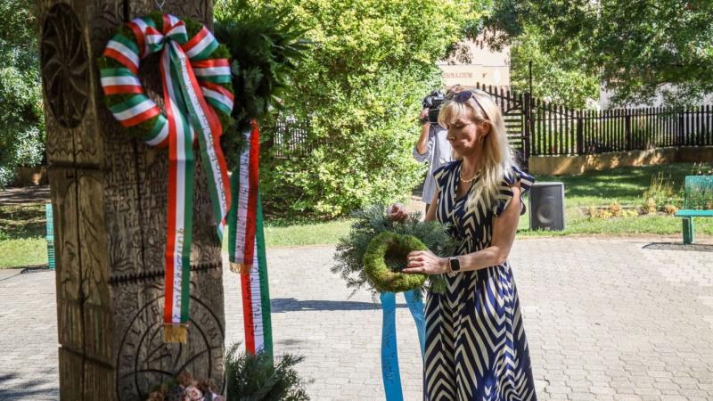 Elindult a Szolnok Napja programsorozat: a rendezvény koszorúzással vette kezdetét - nézd meg a galériát!