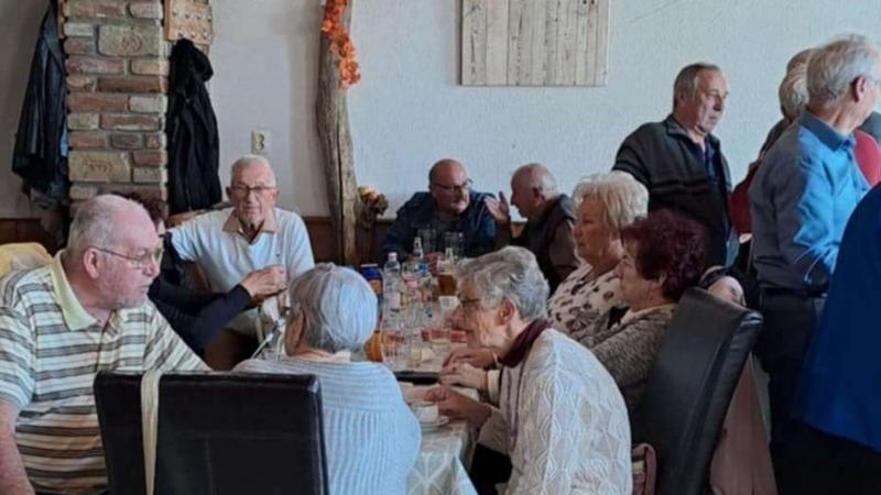Évtizedek elteltével ismét találkoztak a híres gyár egykori munkatársai, és a megindító eseményen 62-en ünnepelték a közös múltjukat.