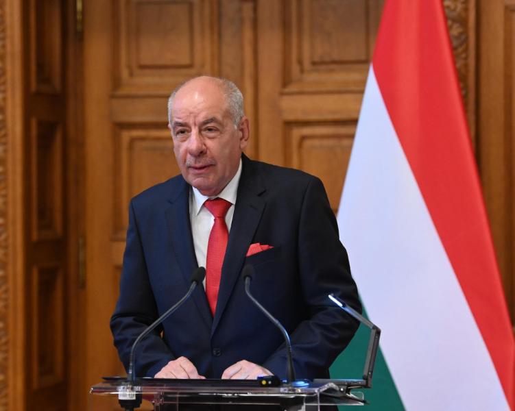 Sulyok Tamás: A jogászság elengedhetetlen pillére a magyar társadalom szövetének

A jogászság nem csupán egy szakma, hanem a társadalom működésének alapvető része. Sulyok Tamás hangsúlyozza, hogy a jogi szakemberek szerepe kulcsfontosságú a jogrend fennta