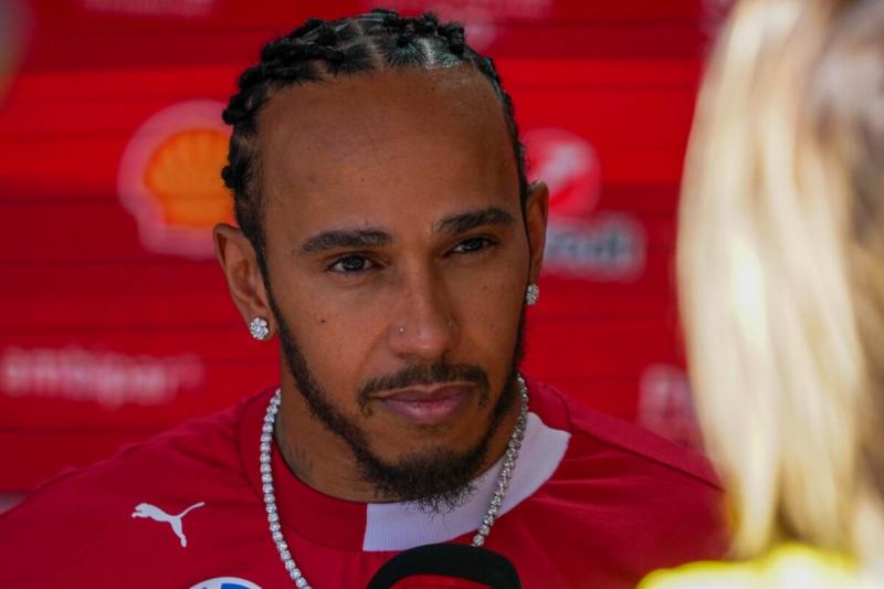 Lewis Hamilton szívét elrabolta a szerelem – a Forma-1 világának ikonikus alakja most nemcsak a versenypályán, hanem a magánéletében is izgalmas fordulatokat él át.