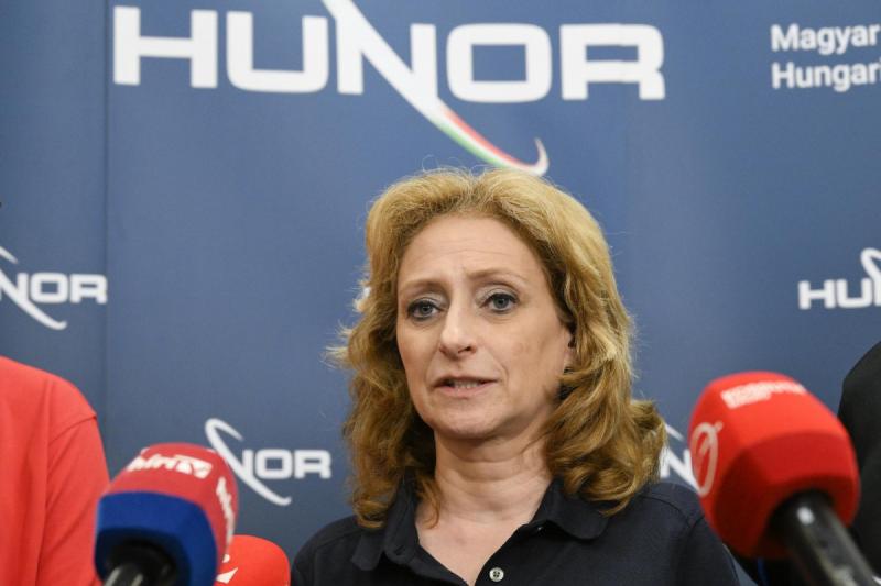 Ferencz Orsolya: Kapu Tibor már az űrben végrehajtandó kísérletek kidolgozásán fáradozik.