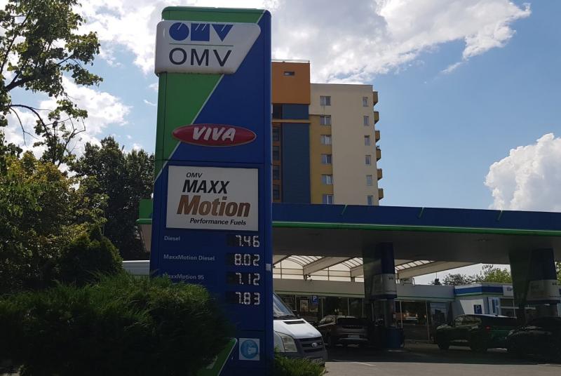 Augusztustól jelentős áremelkedések várhatóak az üzemanyagpiacon, ami sok autós számára fájdalmasan érintheti a pénztárcáját. Az üzemanyagok drágulása új kihívások elé állítja a közlekedőket, akik kénytelenek lesznek mérlegelni az utazásaik költségeit. A 