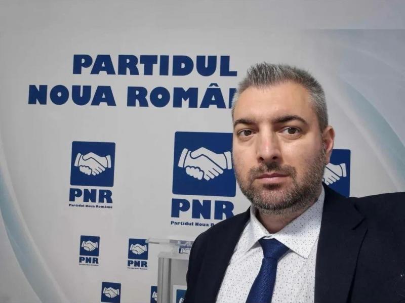 Egy korábbi elnökjelöltet elfogtak, és előzetes letartóztatásba helyeztek, miután kiskorú megrontásával vádolják. A hírek szerint az eset komoly felháborodást keltett a közvéleményben. | Székelyhon