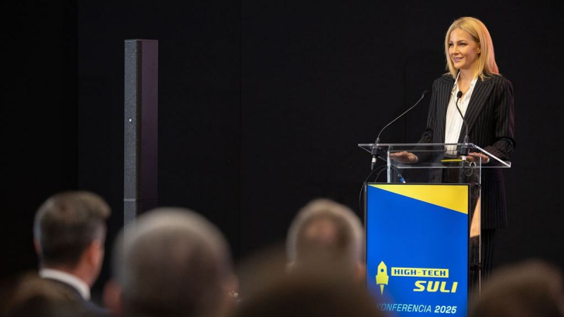 A High-Tech Suli III. konferencia izgalmas és emberközpontú megközelítése a kreatív oktatás világába kalauzolta a résztvevőket. A rendezvény során a legújabb technológiai trendek és innovatív tanítási módszerek találkoztak, bemutatva, hogyan formálhatják 