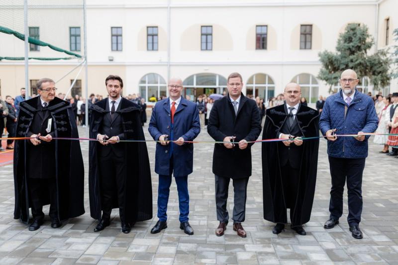A Szatmárnémeti Református Gimnázium új arculatot kapott - Gulyás: a közös nemzeti jövőnk a saját döntéseink tükrében formálódik | Krónika