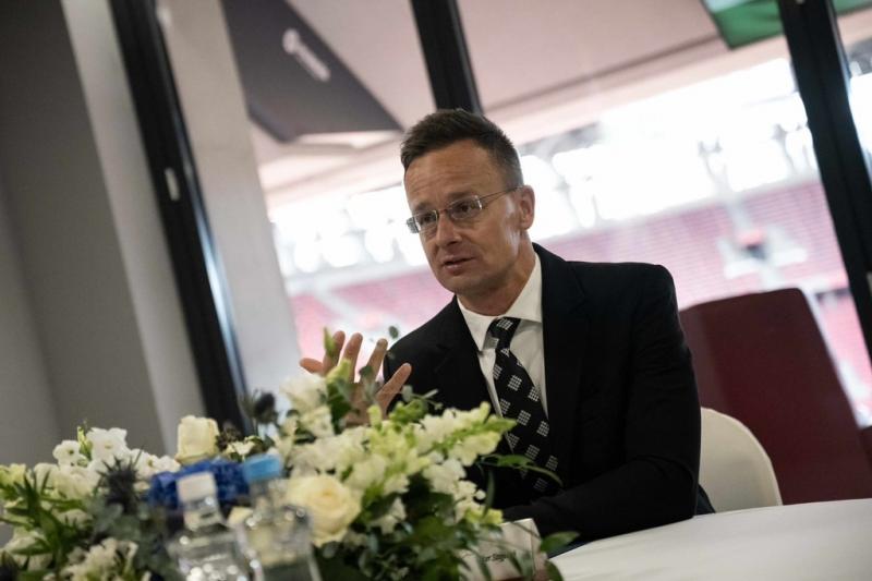 Szijjártó Péter kijelentette, hogy a jelenlegi amerikai szankciók nem gyakorolnak hatást Magyarország energiaellátására. Az energiaellátás stabilitása továbbra is biztosított, és az ország számára fontos, hogy fenntartja a szükséges forrásokat.